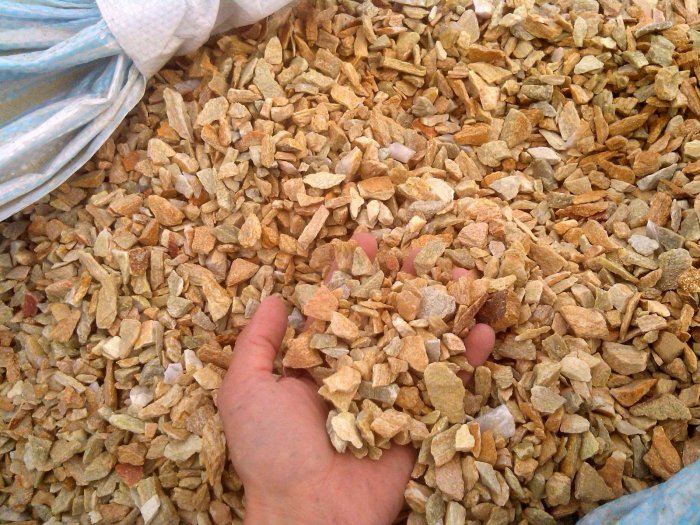  Щебень крошка желтый (ЗЛАТОЛИТ) фр. 20-40 мм.  купить  в Липецке златолит бежевый, золотистый, желтый декоративная каменная крошка 8 000 руб/т   фото 