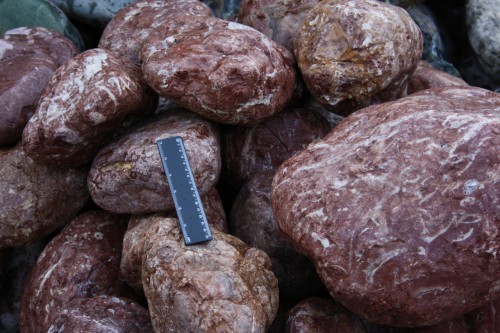  Розовый валунчик фр.100-300 мм.  купить в Липецке крупный природный камень розовый, серый молочный красный речной галечник природный 7850 руб/т   фото 