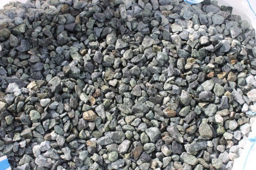  Щебень крошка зеленый (змеевик) фр. 20-40 мм.  купить  в Липецке мрамор зеленый, салатовый ландшафтная мраморная крошка 7 200 руб/т   фото 