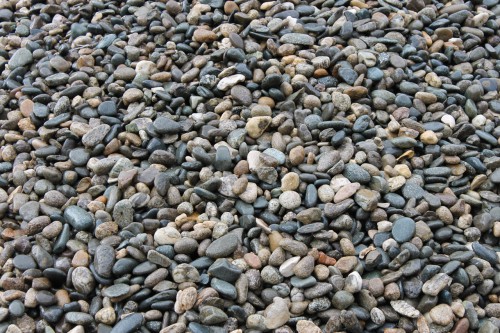  Галька речная окат (серая) фр.40-60 мм купить   в Липецке галька речная серый бежевый рыжий коричневый округлый речной камень 4000 руб/т   фото 