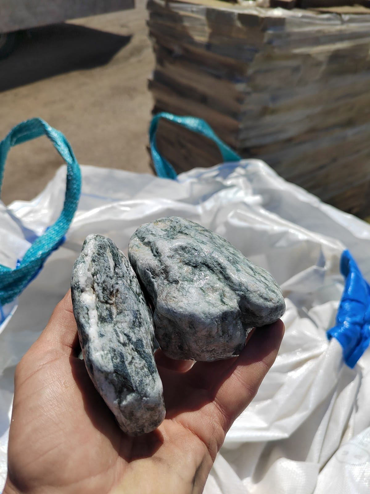 фото Галтованный жадеит (фр. 70-100 мм)  купить в Липецке в интернет-портале 