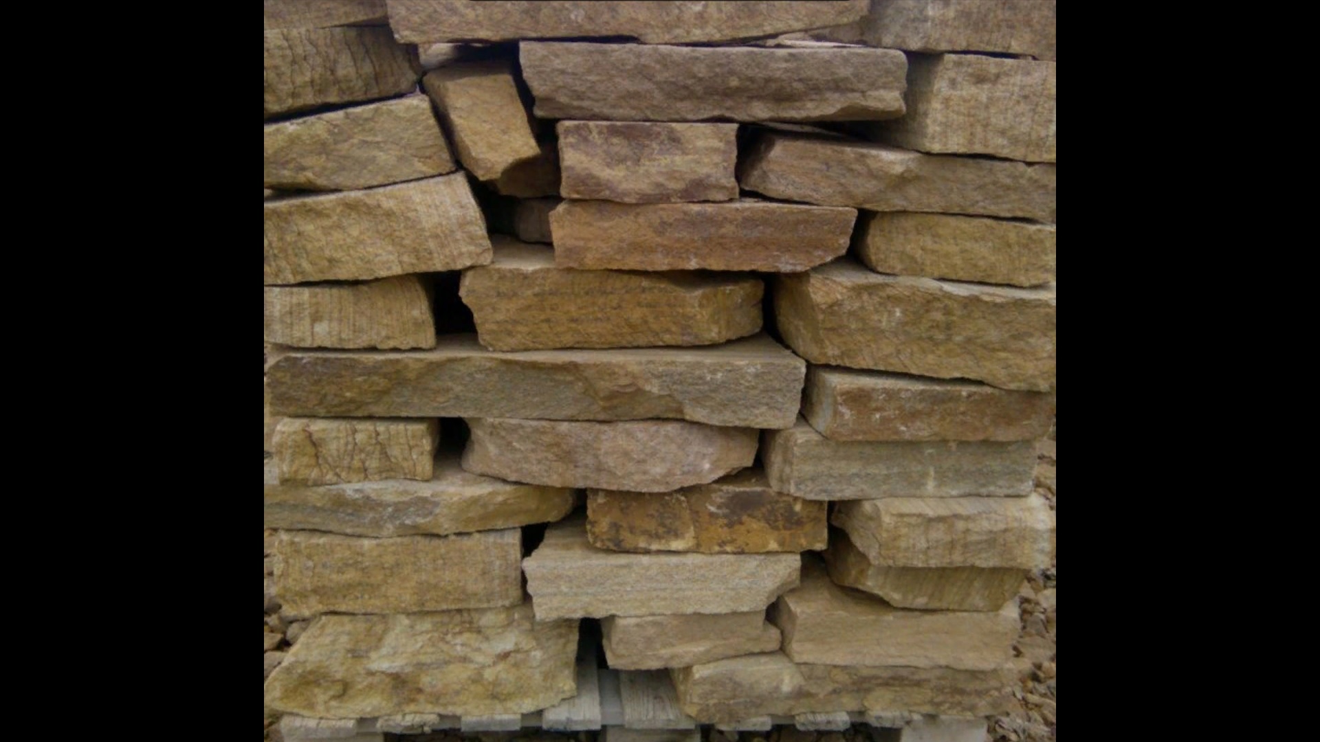 Песчаник пластушка желтый с рисунком (4-6 см)  купить  в Липецке плитняк пластушка желтый с рисунком песчаник 9 000 руб/м3   фото 