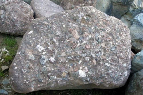  Конгломераты фр. 300-1000 мм.  купить в Липецке кварц мрамор диабаз коричневый, серый зеленоватый речной валун крупный 6500 руб/т   фото 