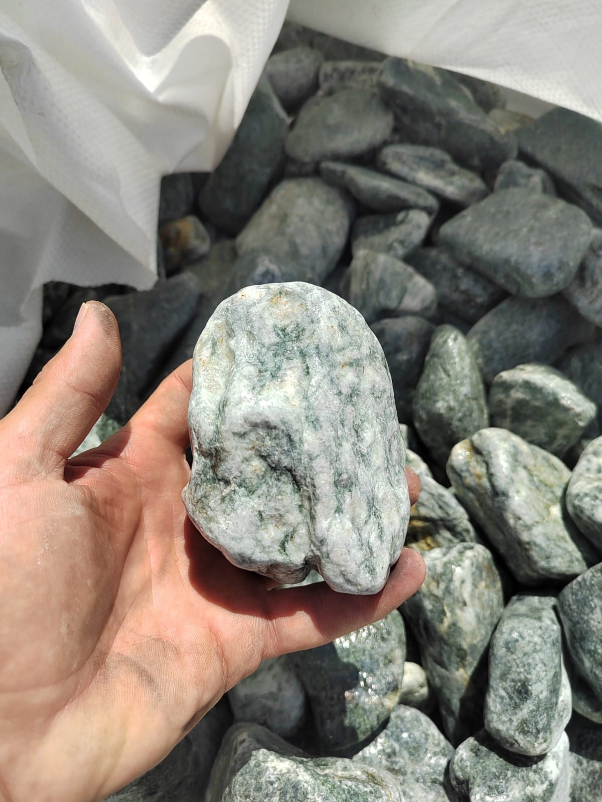 фото Галтованный жадеит (фр. 70-100 мм)  купить в Липецке в интернет-портале 