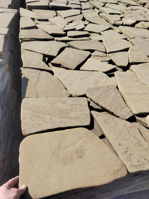  Песчаник пластушка серо-зеленый (3,0 см)  купить  в Липецке песчаник серо-зеленый, серый, зеленый песчаник пластушка колотый рваный ландшафтный 7 500 руб/м3   фото 
